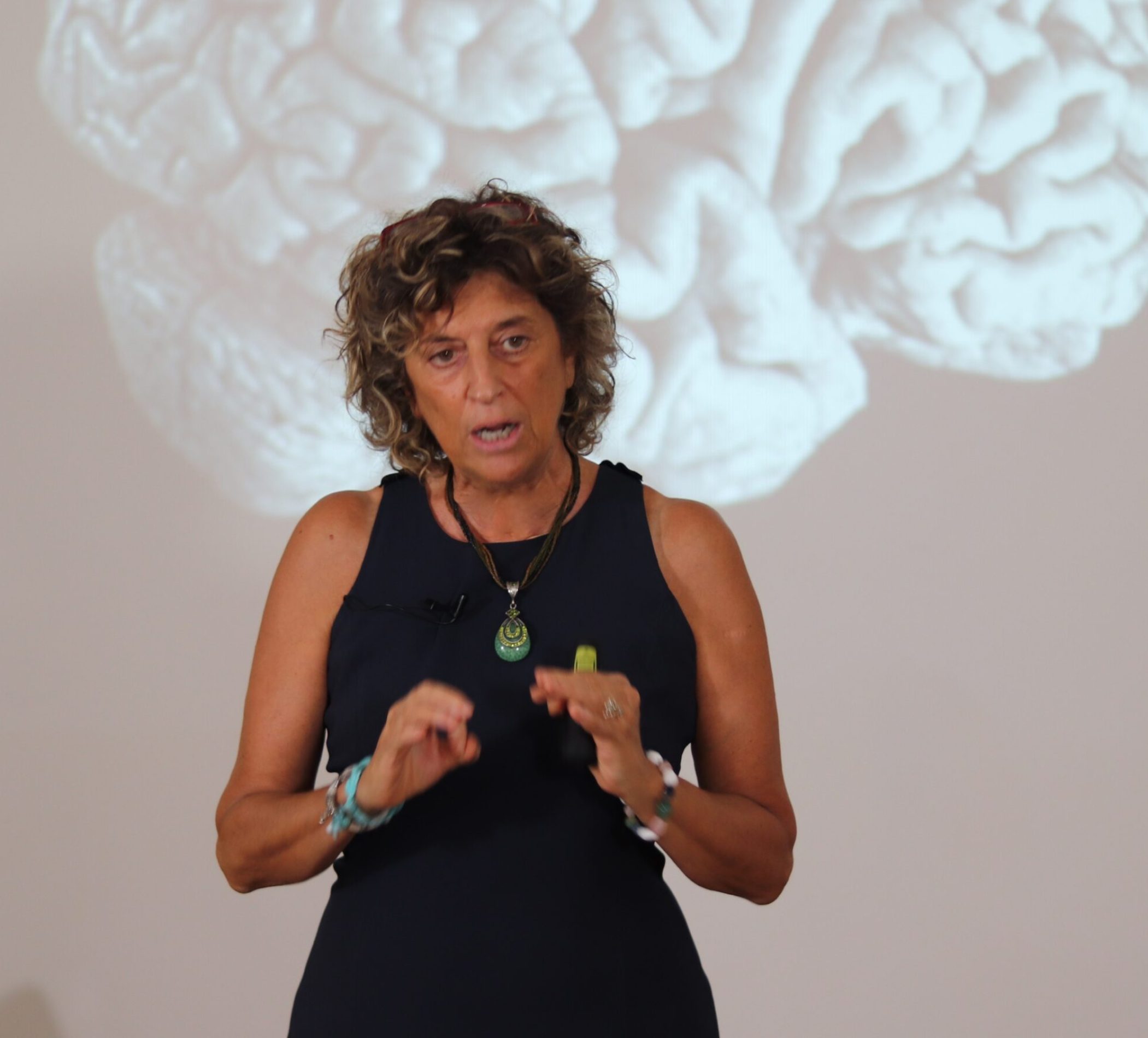 Alessandra Vicario in aula per Detox Emozionale